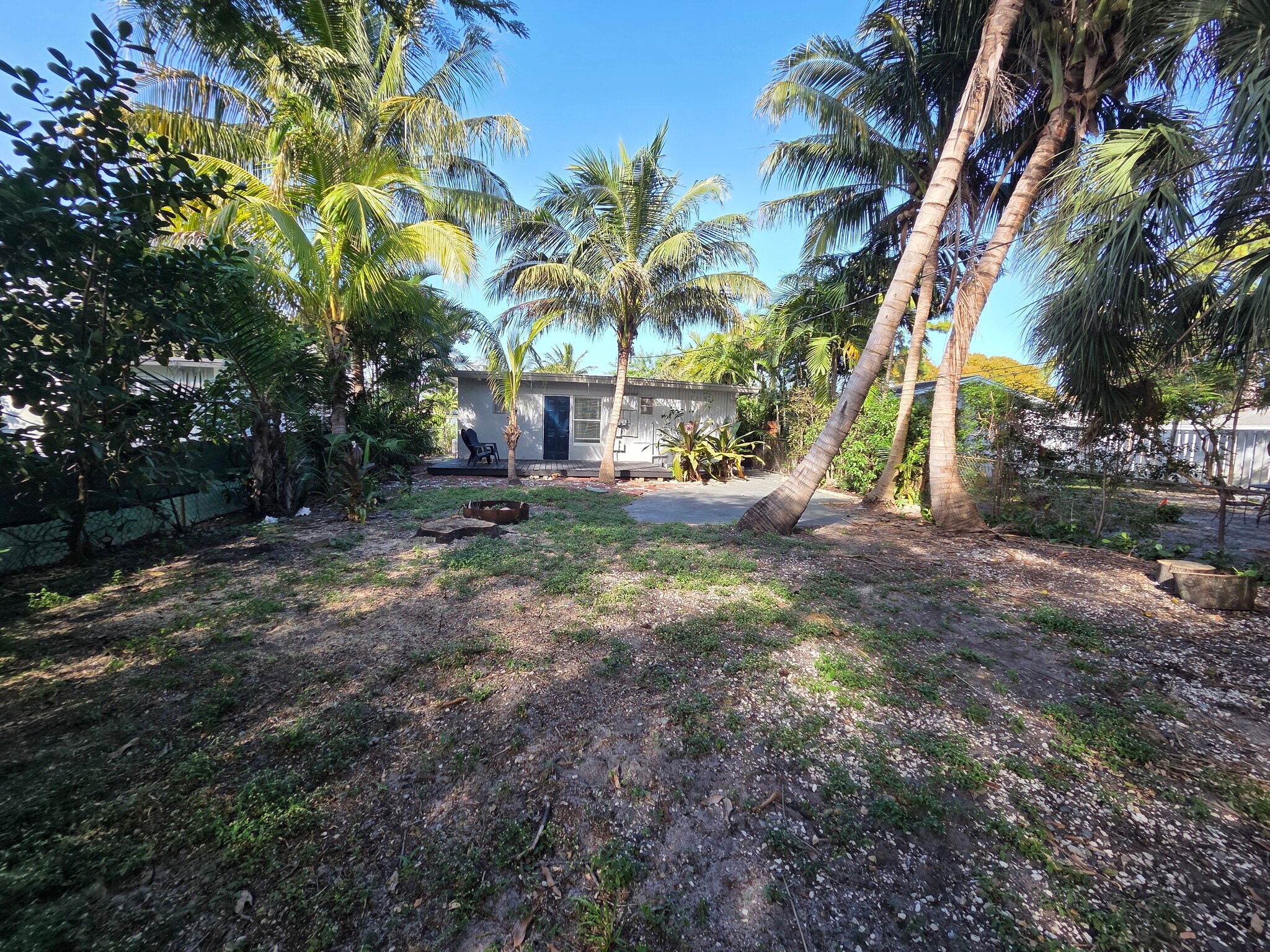 Building Photo - 902 NE 40th St