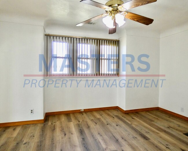 Building Photo - 1026 Oakwood Ave