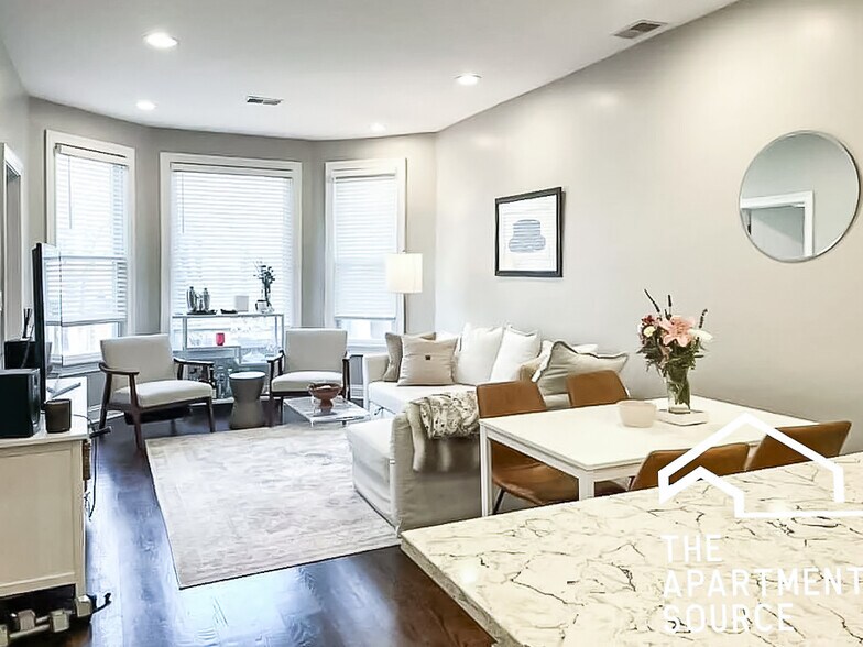 Building Photo - 2732 N Wilton Ave