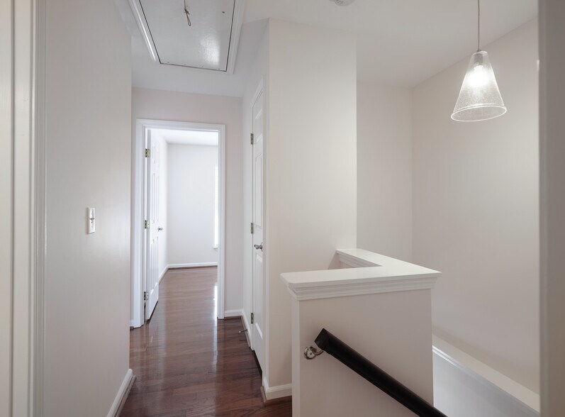 Building Photo - 420 Canewood Pl