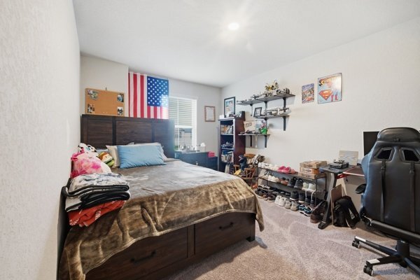 Building Photo - 2405 Ayers Dr