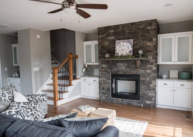 Building Photo - Beautiful 3 Bedroom Townhome in Forest