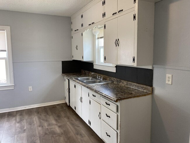 Building Photo - 632 SW 44th St