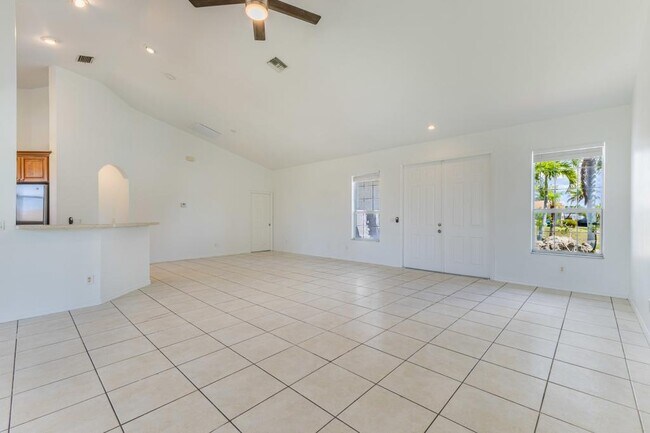 Building Photo - 1400 SW 31st Terrace