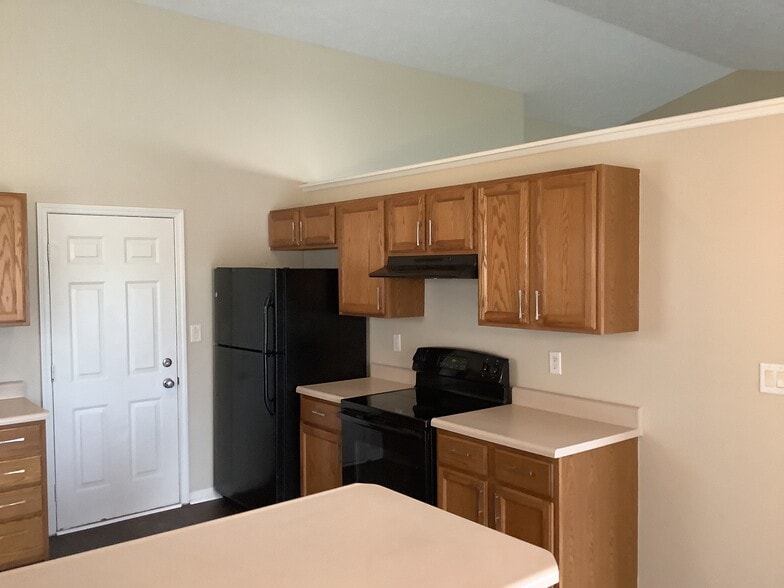 Building Photo - 6002 Candlewick Dr