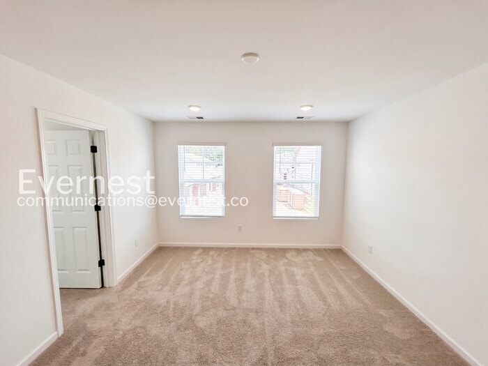 Building Photo - 2900 Suzanne Landon Dr