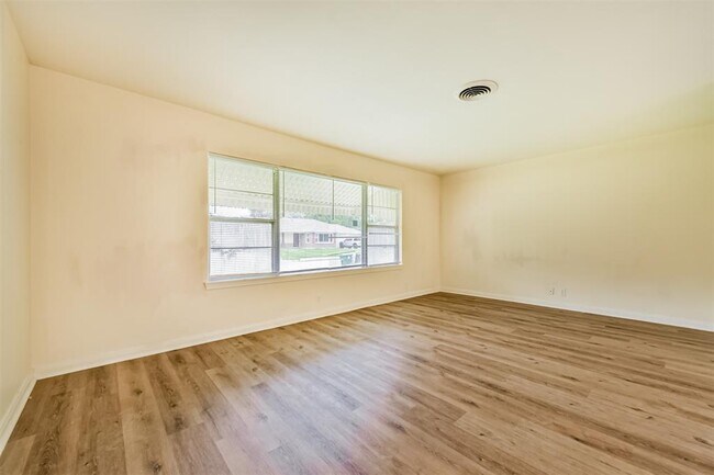 Building Photo - 3022 Broadmead Dr