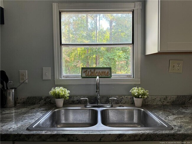 Building Photo - 511 Inverary Dr