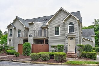 Building Photo - 2393 London Pointe Dr