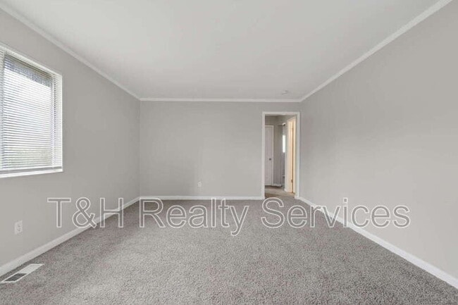 Building Photo - 1655 Walker Ave