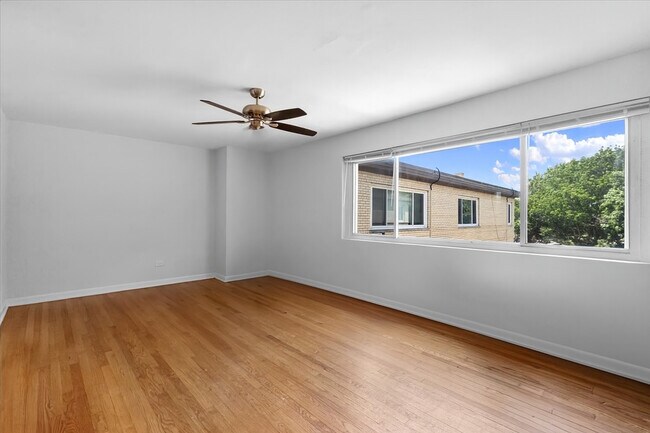 Building Photo - 6719 N Hermitage Ave