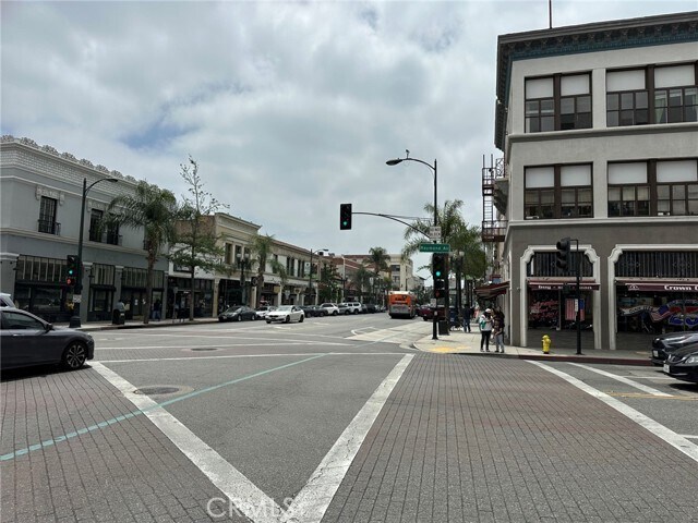 Building Photo - 238 S Arroyo Pkwy