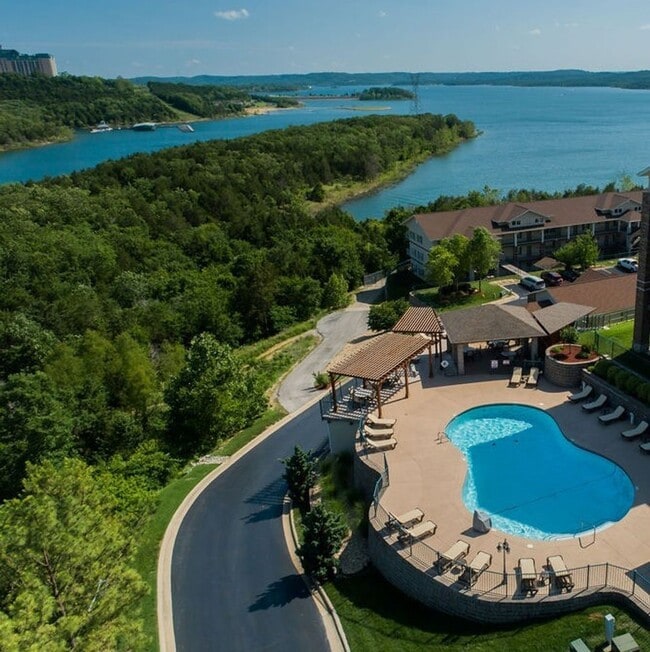 Building Photo - 2 Bedroom  2 Bath Garden Level on Table Rock Lake - Lakeside Apartment Branson, MO - Flexible Lea...