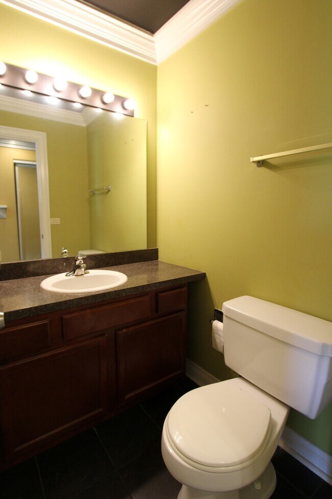 Building Photo - 5950 Oakwood Dr