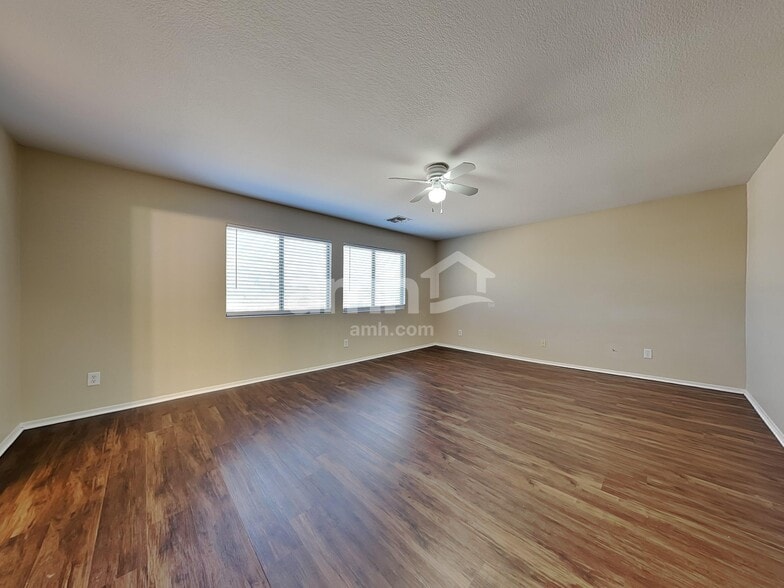 Building Photo - 1102 E Renegade Trl