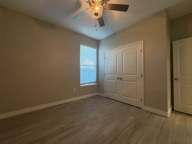 Building Photo - DCR602