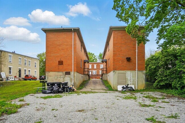 Building Photo - 39 Wuest St