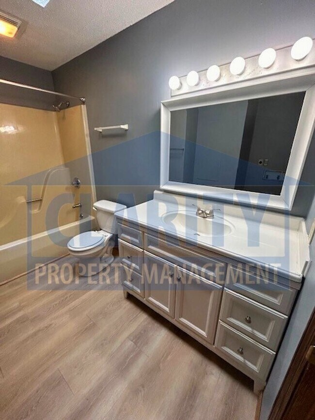 Building Photo - Single Family Home with a Spacious Yard!