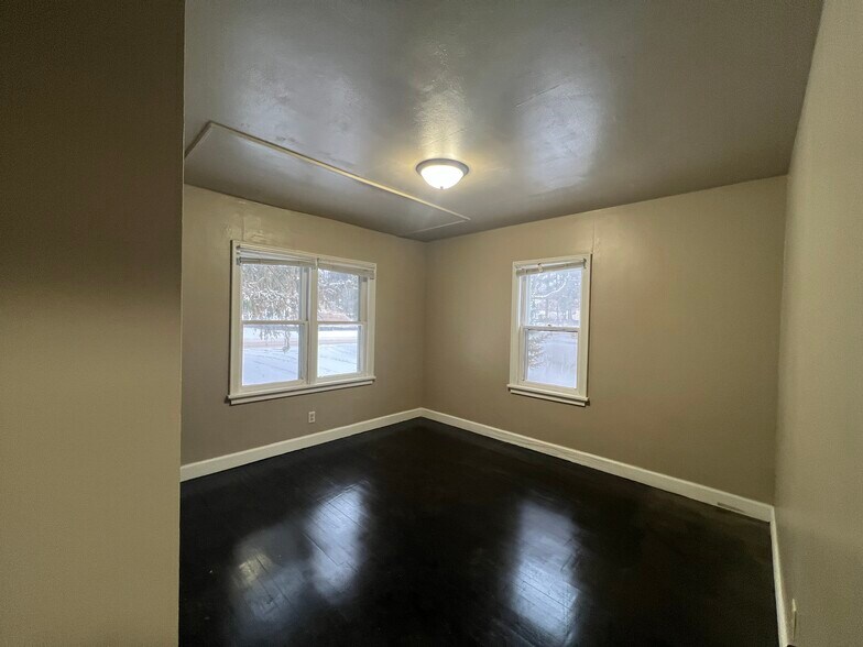 Building Photo - 715 Flieth St