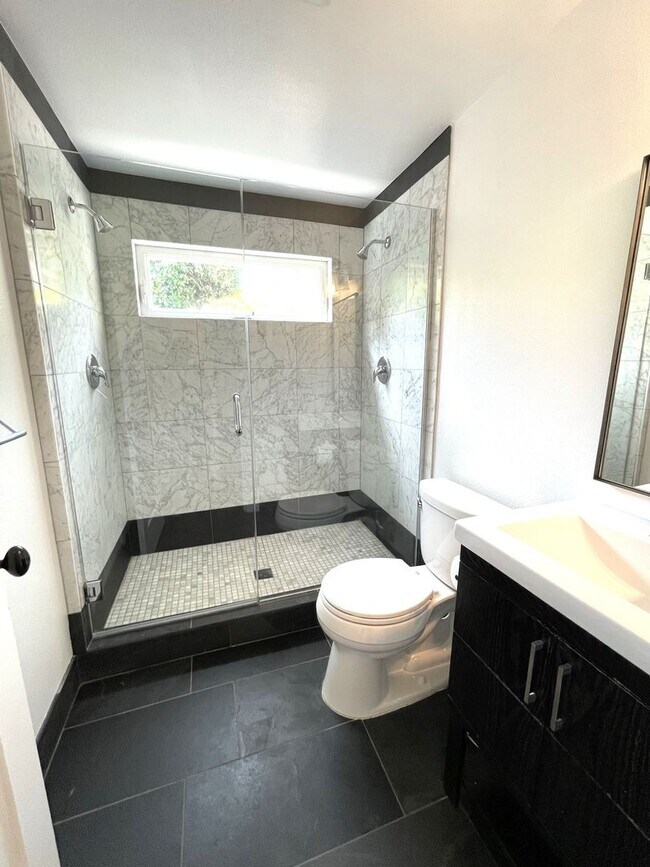 Building Photo - 4Bd/2.5Ba Seattle House