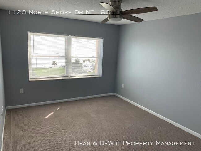 Building Photo - North Shore Condo with Amazing Water Views!