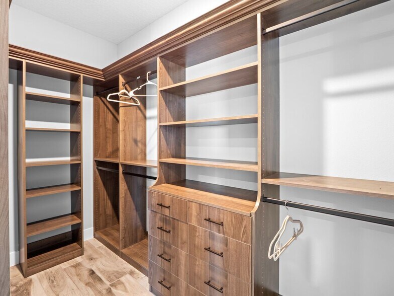 Building Photo - 27 Gulfstream Way
