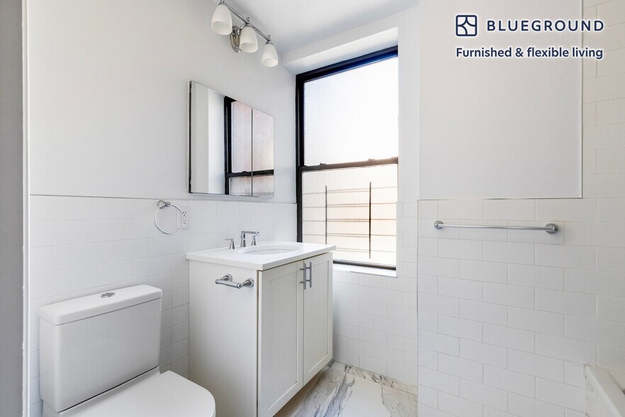 Building Photo - 915 W End Ave