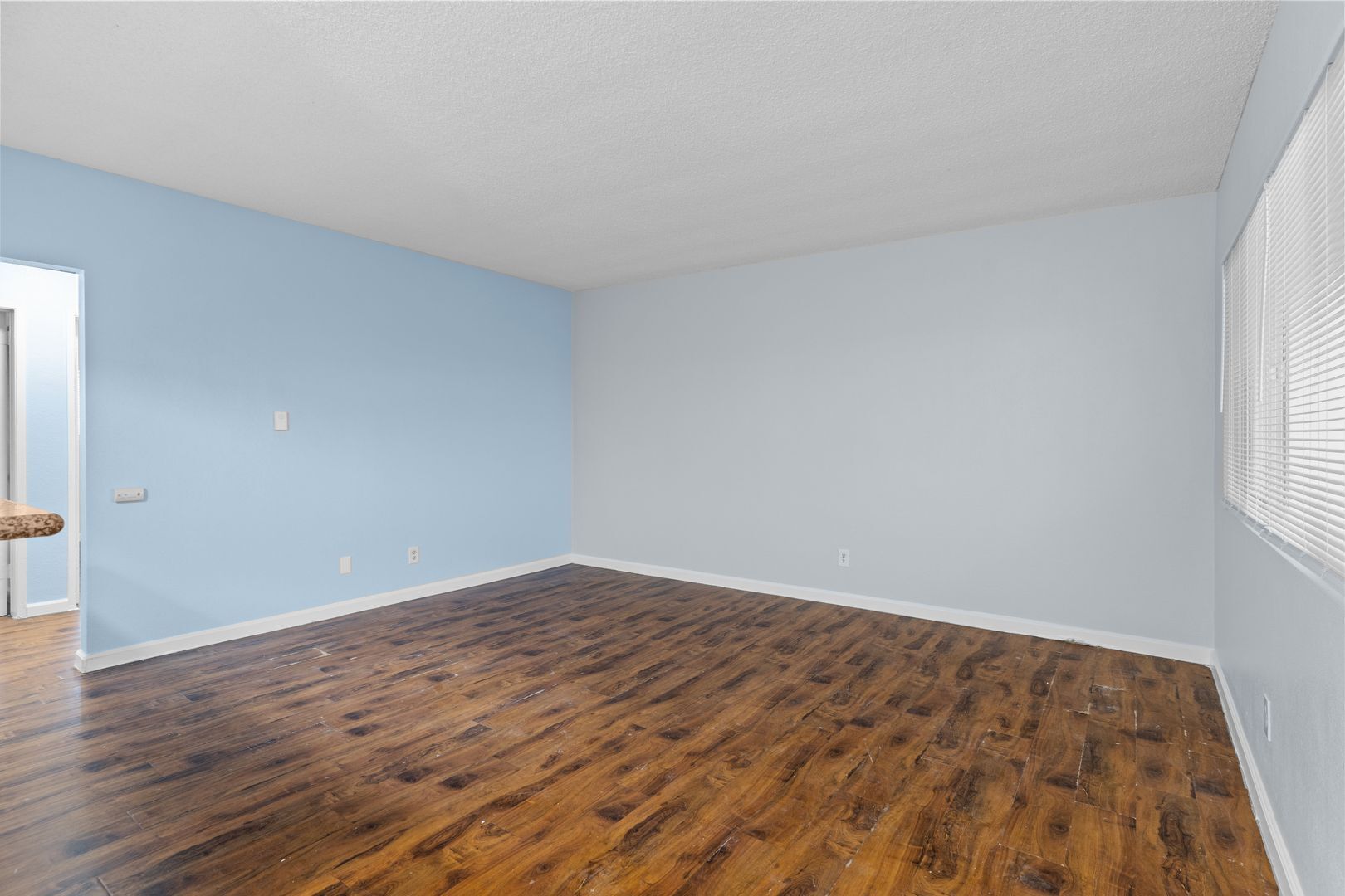 Building Photo - 927 Daisy Ave