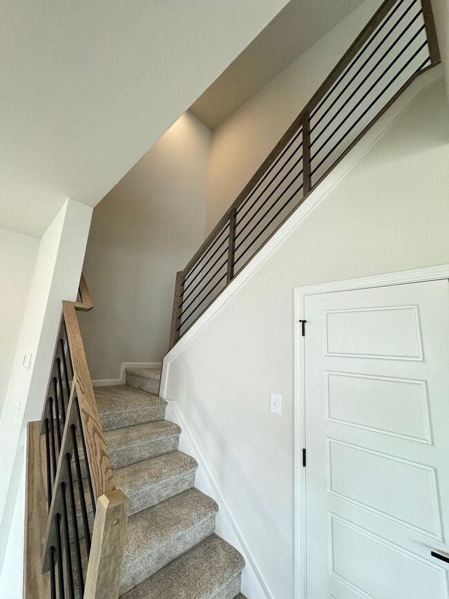 Building Photo - Built in 2024 End Unit with very convenien...