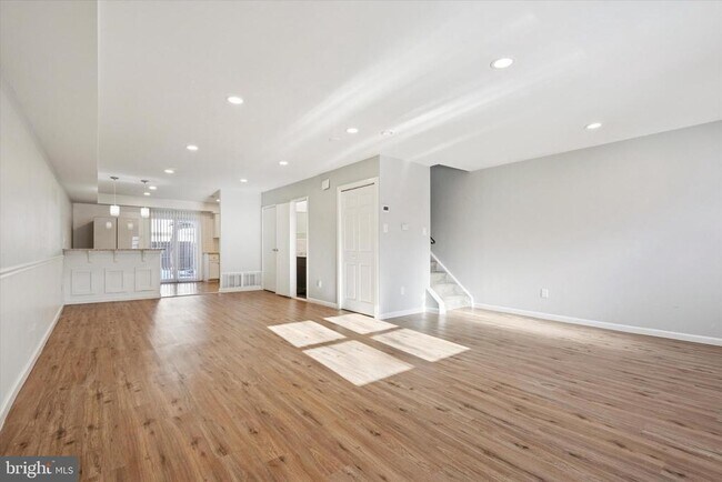 Building Photo - 1375 Abbey Way