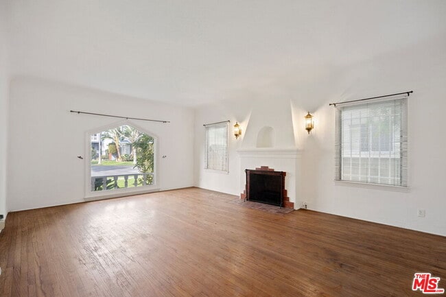 Building Photo - 436 S Rexford Dr