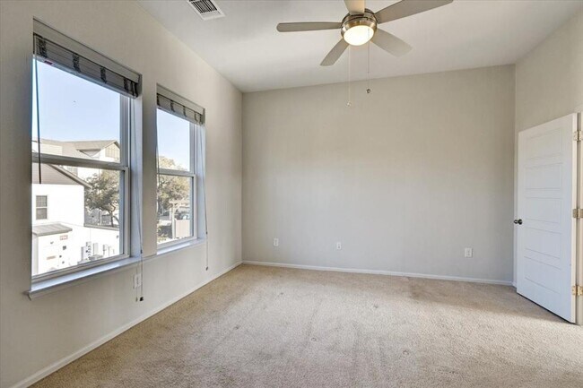 Building Photo - 13700 Cibolo Trace