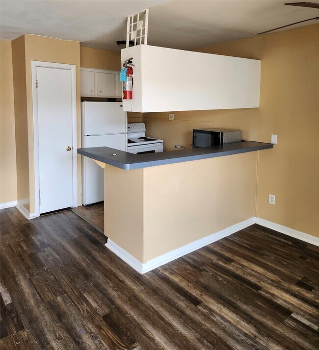 Building Photo - 6518 Sloan St