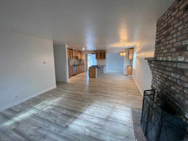 Building Photo - Charming 3-Bedroom Home with Fireplace & Private Yard – South B St, Lompoc