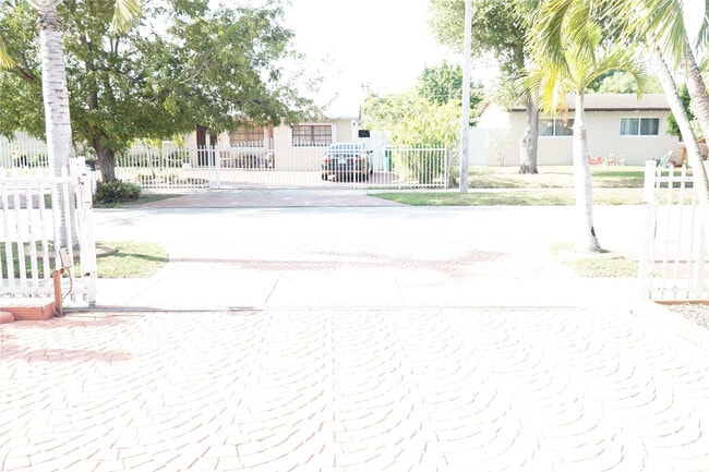 Building Photo - 3435 SW 104th Ct