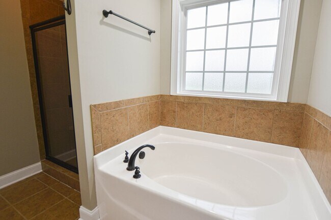 Building Photo - Pet Friendly Four Bedroom with Basement in...