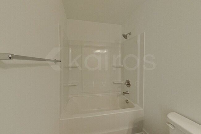 Building Photo - 100 English Oak Ln