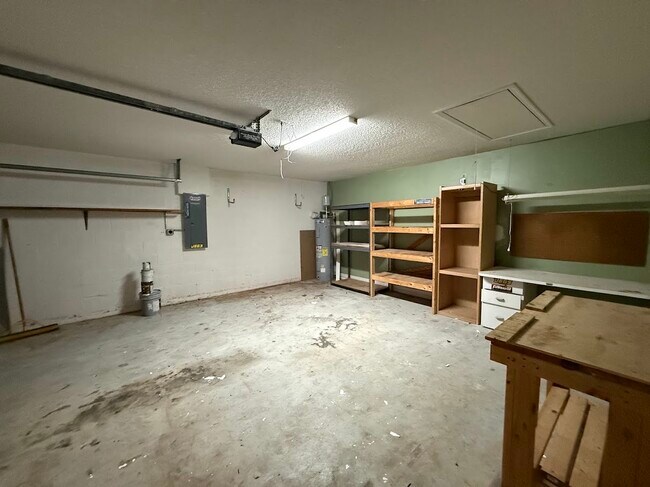 Building Photo - 548 SW Undallo Rd