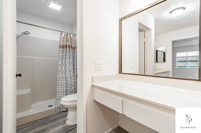Building Photo - "Chic Urban Living: Spacious 2-Bed, 2-Bath Townhouse with Gleaming Hardwood Floors in Rancho Cuca...
