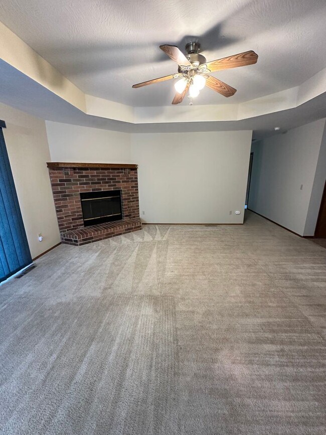 Building Photo - Charming 3 Bedroom Brick Home with Fenced Backyard