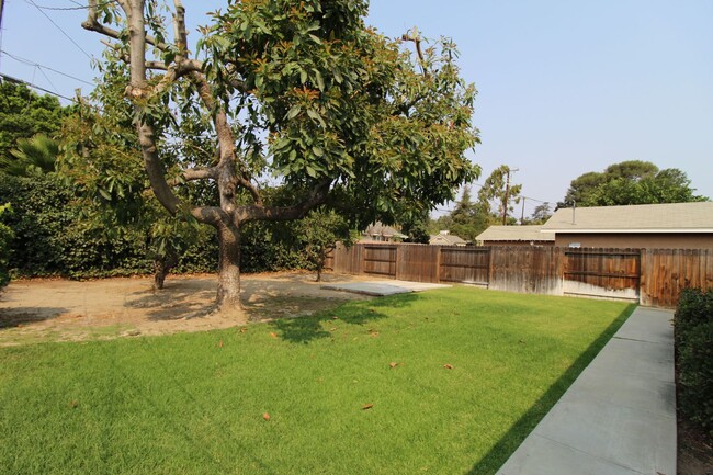 Building Photo - Quaint Santa Paula Home