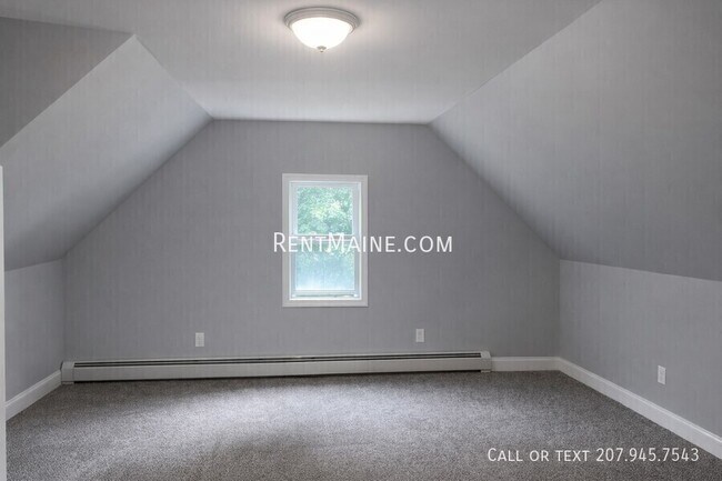 Building Photo - 492 Main St