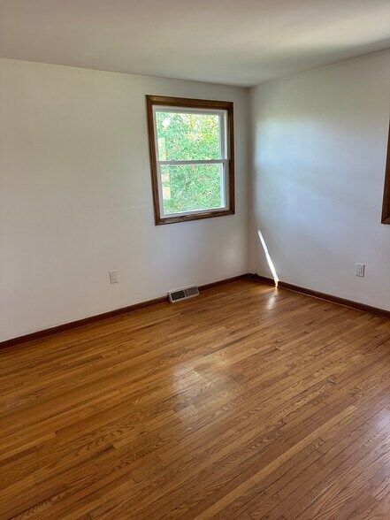 Building Photo - 350 Seneca Creek Rd
