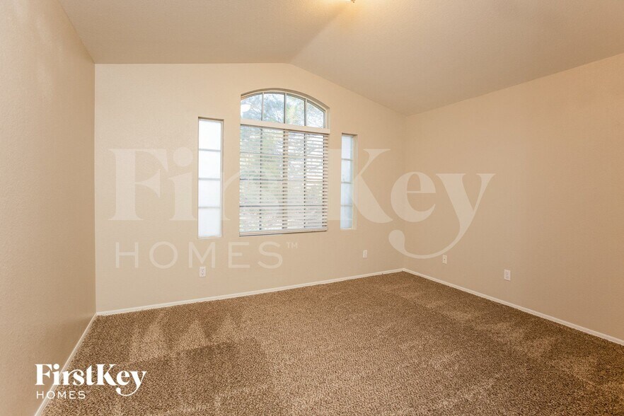 Building Photo - 9947 Pioneer Ave