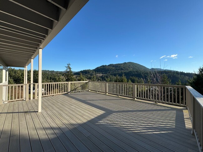 Building Photo - Breathtaking views of Chuckanut Bay!!