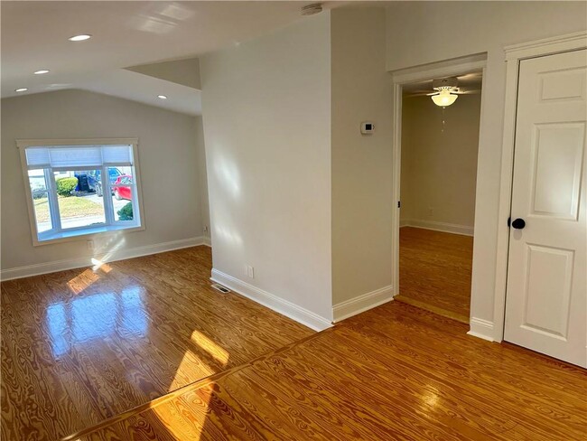 Building Photo - 54 Planet Ave