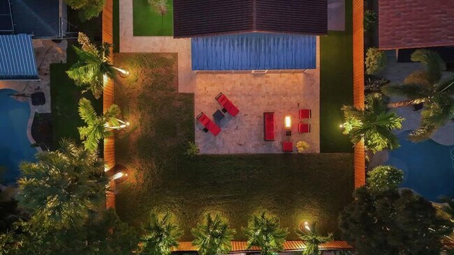 Building Photo - 2407 NE 17th Terrace