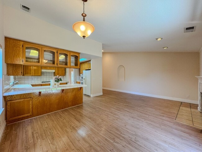 Building Photo - Lovely 3 Bedroom Home!