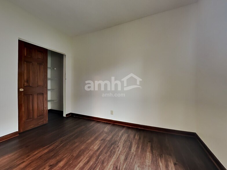 Building Photo - 9940 Wellcroft Ln