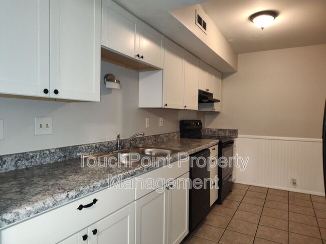 Building Photo - 7001 Stonington Ln